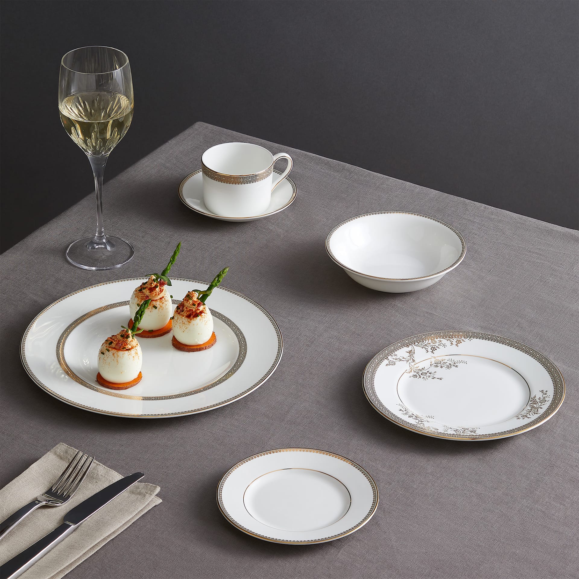 Buy Vera Wang Lace Gold Small Plate from Wedgwood | NO-GA.com