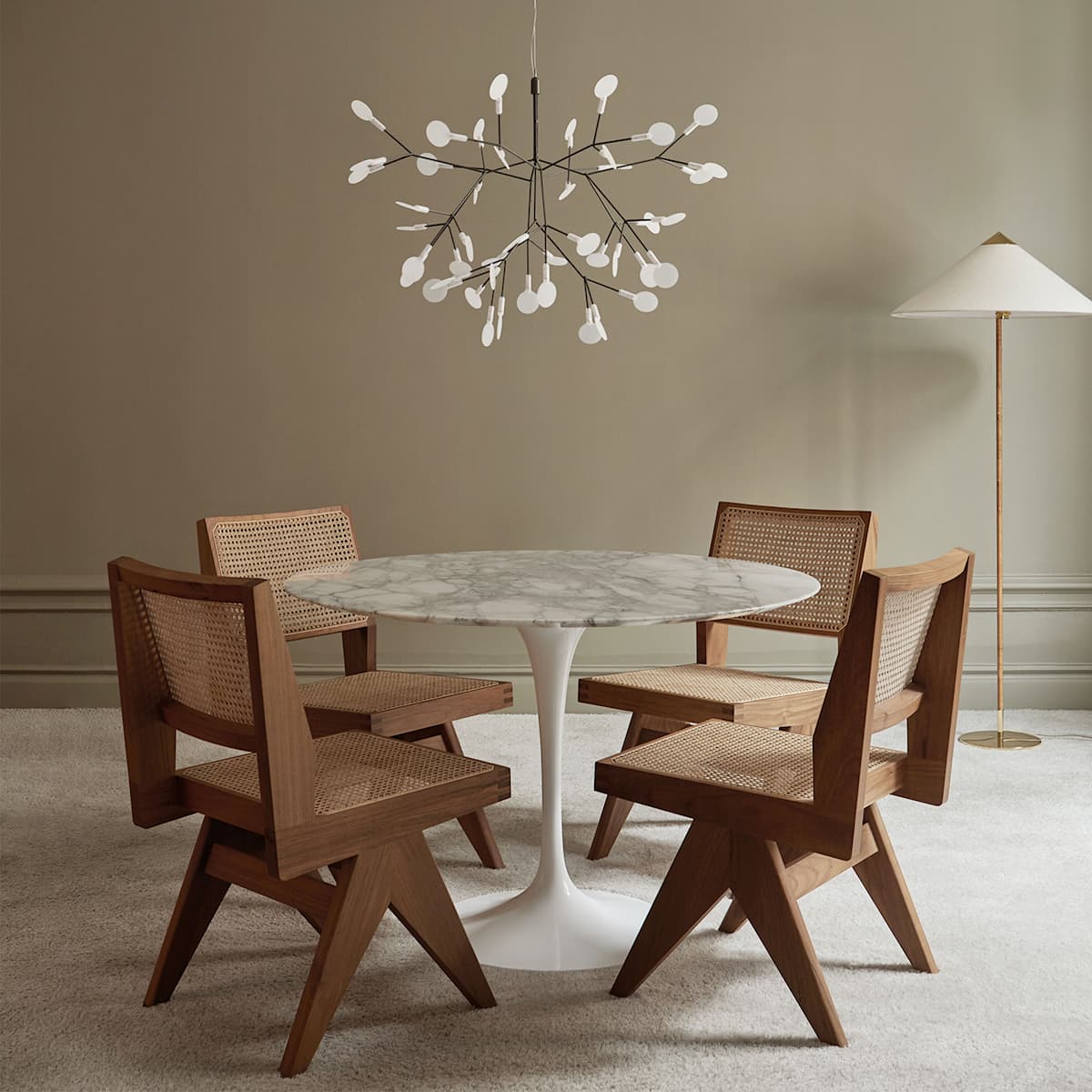Saarinen Round Dining Table - White
