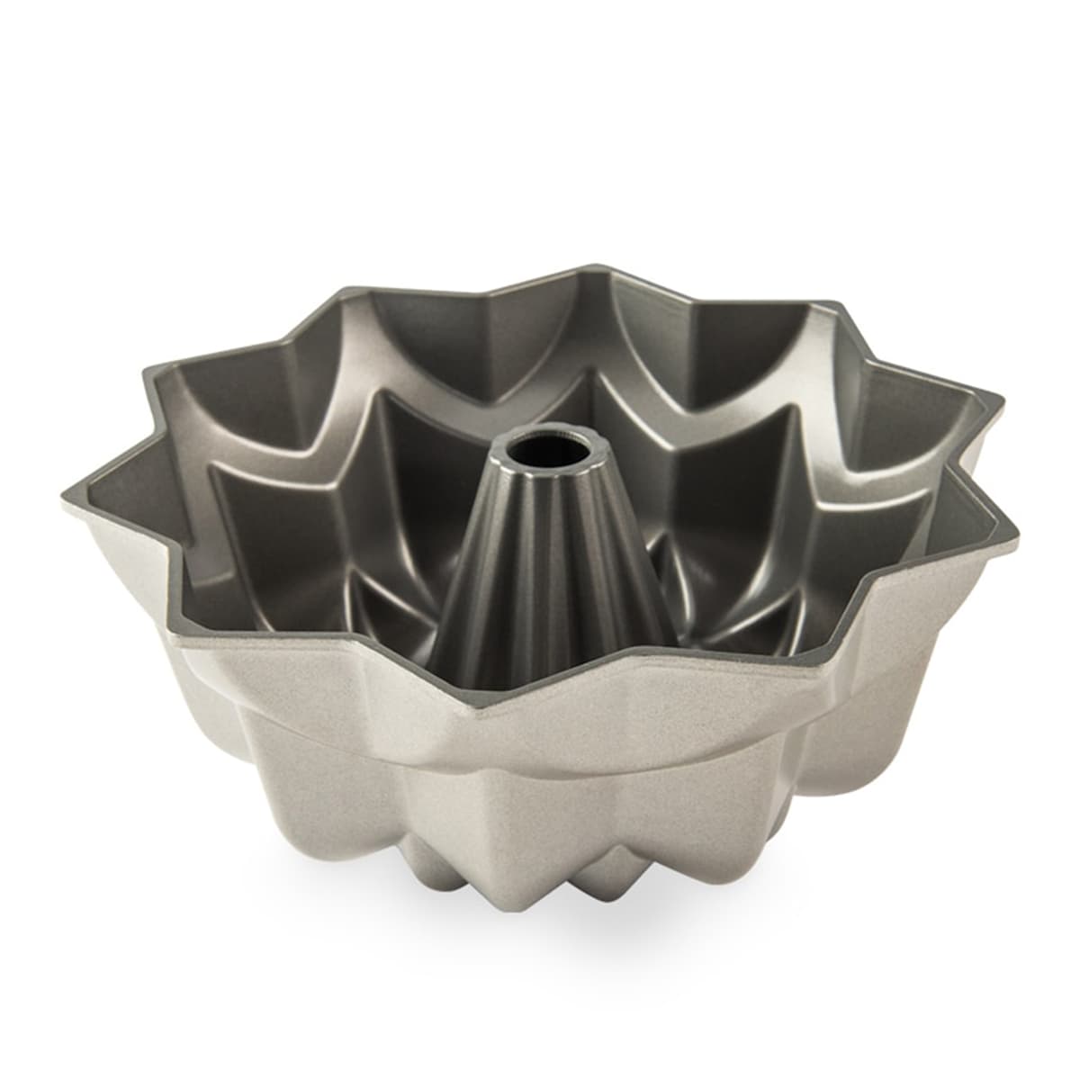 Buy Nordic Ware Fleur De Lis Bundt Cake Pan, Vintage Bakeware Pan, Bakery  Supply, Metal Baking Pan, Novelty Cake Pan, Large Bundt Pan Online in India  