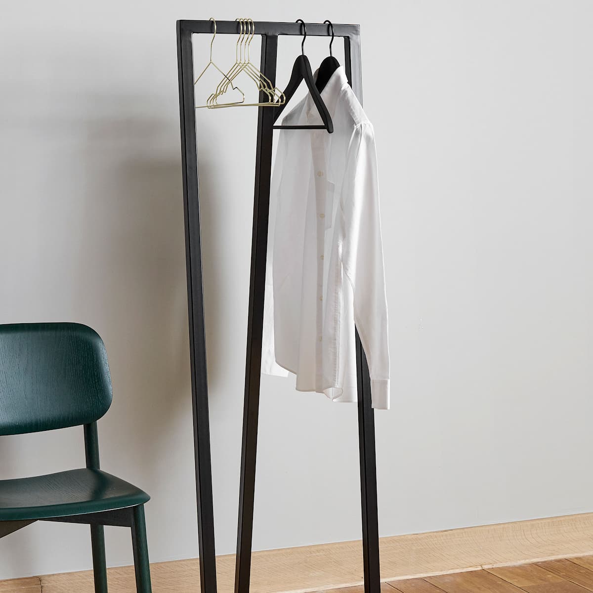 Buy Tati Coat Rack Small Carrara Marble from Asplund noga