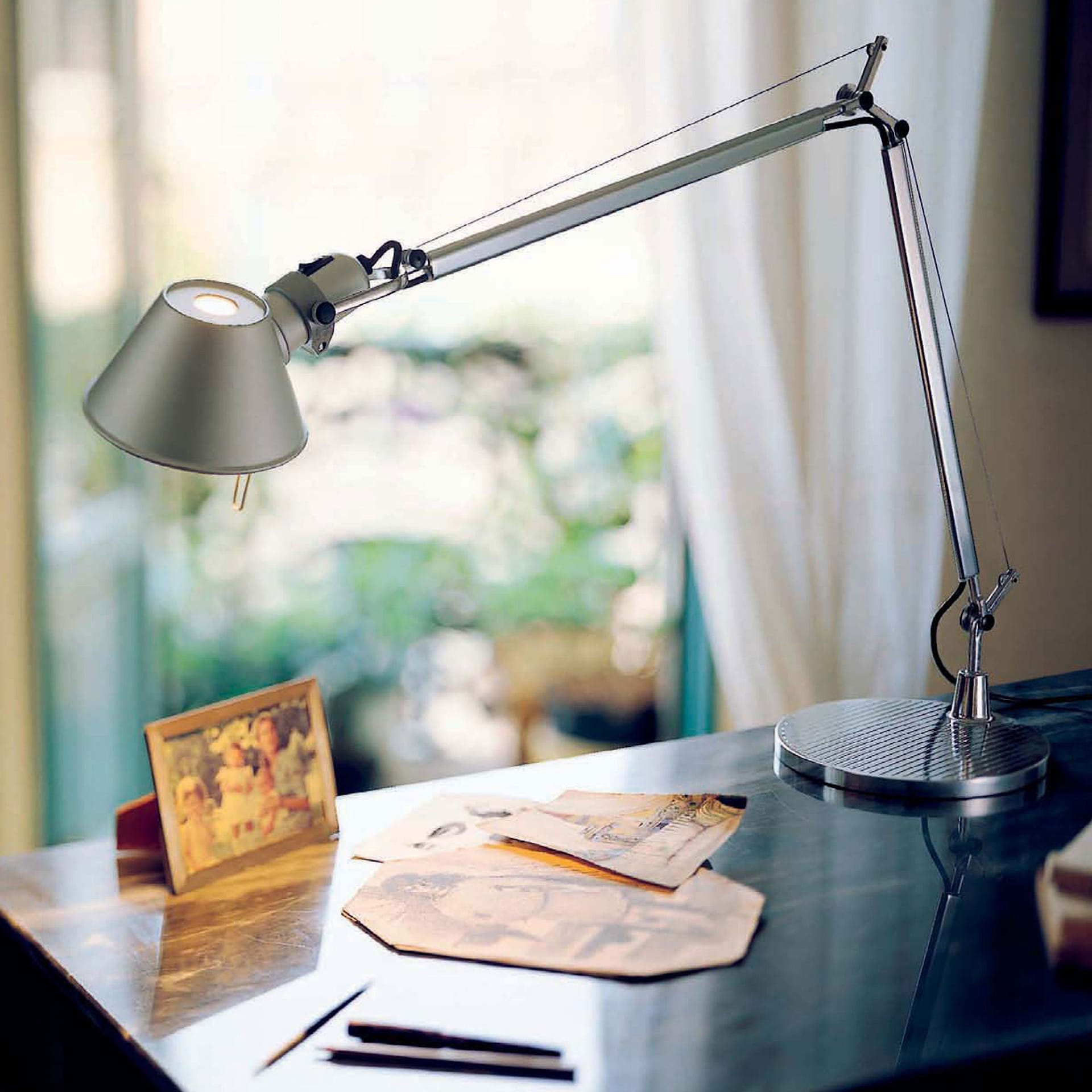 Buy Tolomeo Desk from Artemide | NO-GA.com