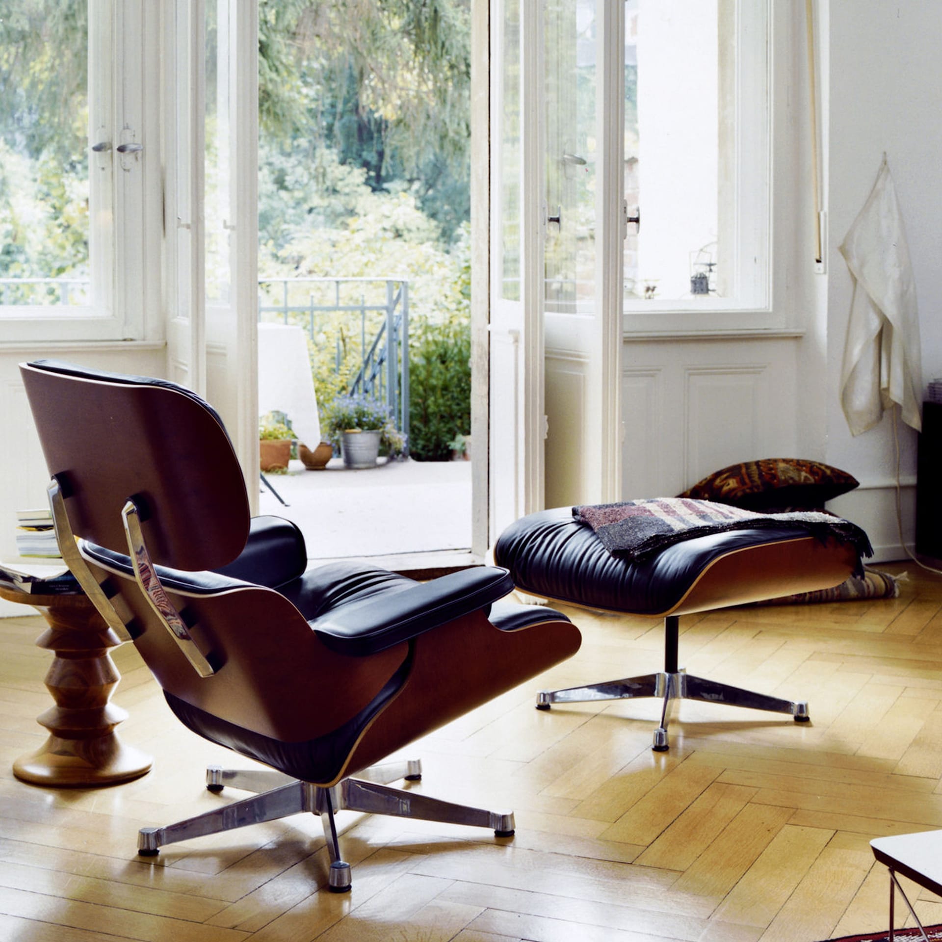 K p Lounge Chair Ottoman fr n Vitra Nordiska Galleriet