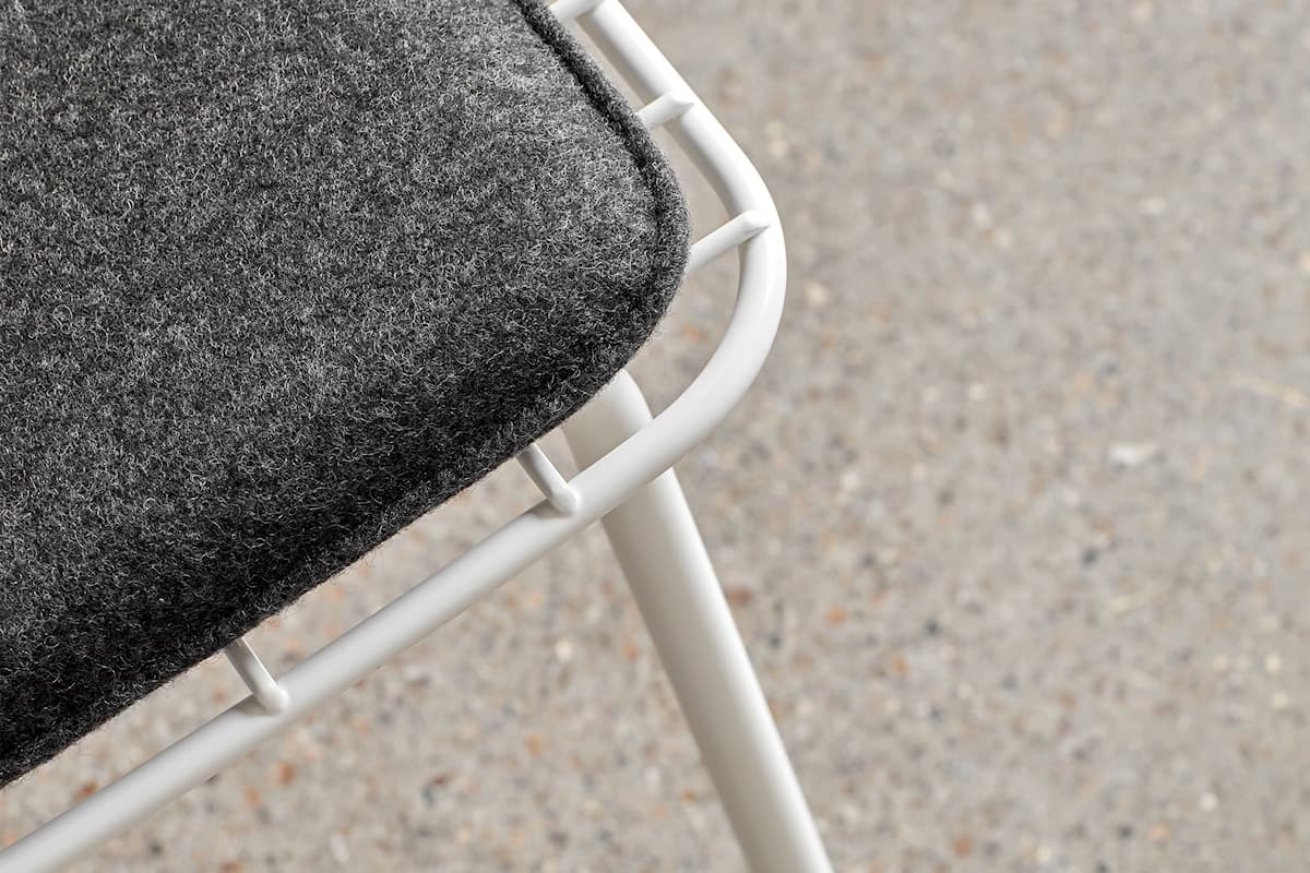WM String Cushion Outdoor Dining