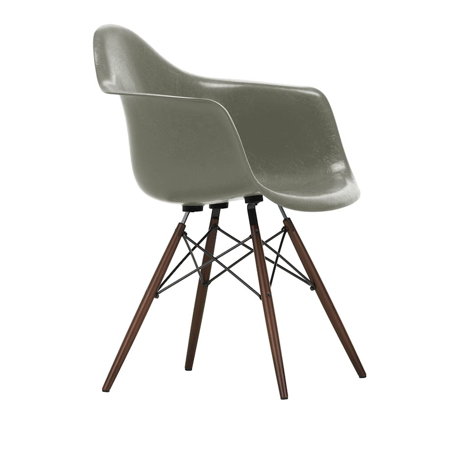 Eames Fiberglass Chair DAW