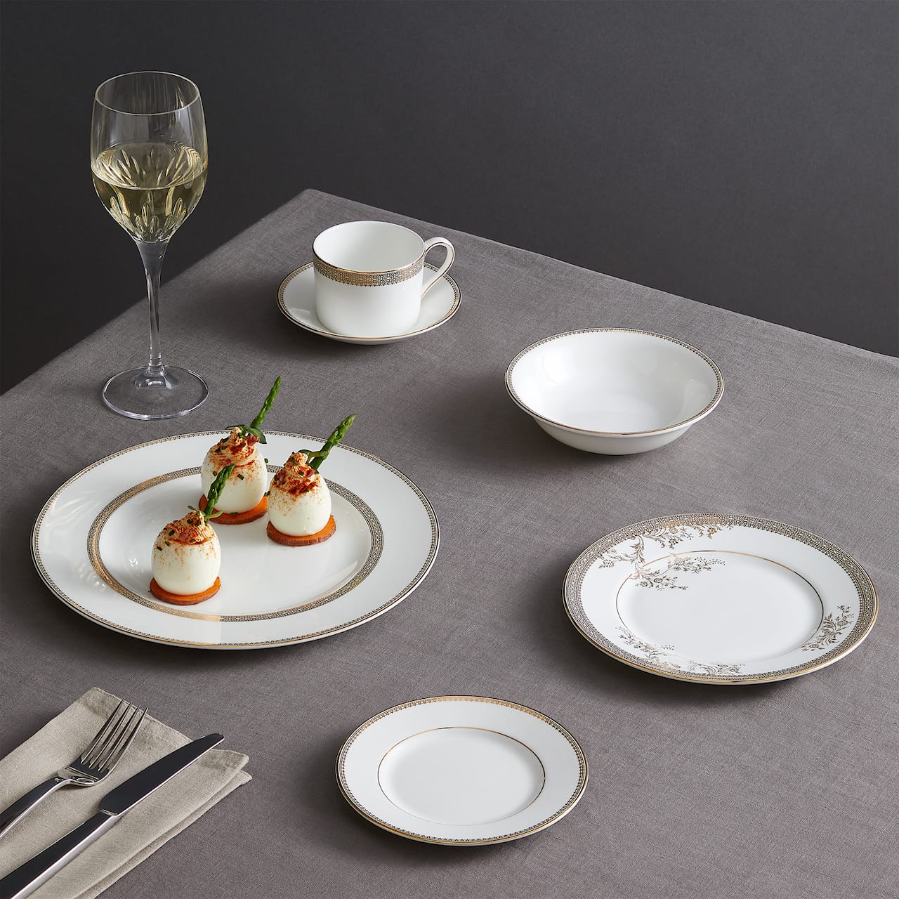 Vera Wang Lace Gold Dinner Plate