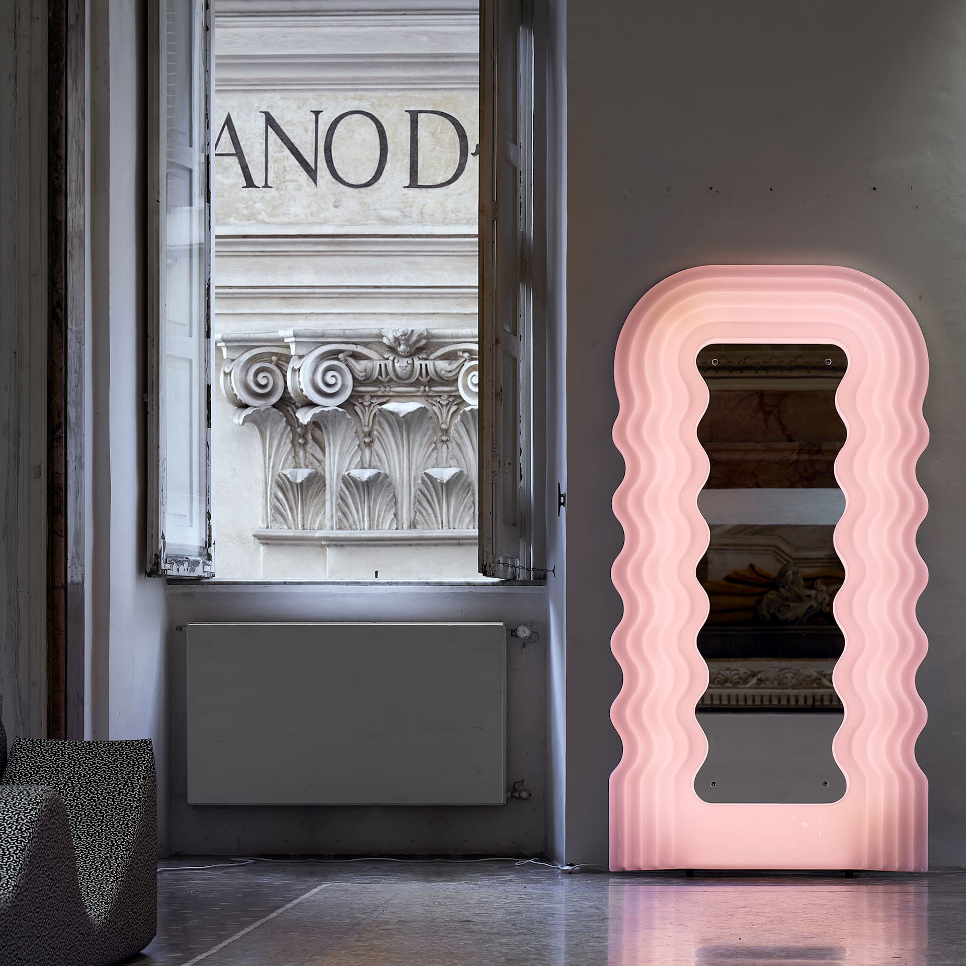 Köp Ultrafragola Mirror från Poltronova Nordiska Galleriet